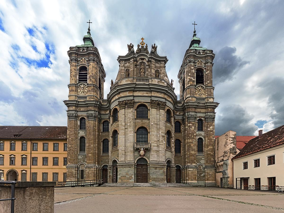 Akademie Der Dioezese Weingarten ไวน์การ์เทิน ภายนอก รูปภาพ